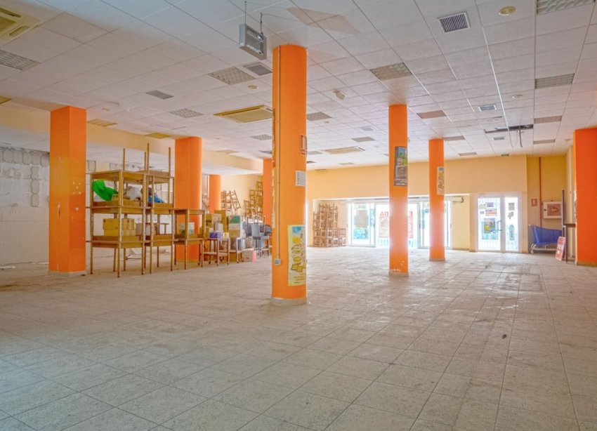 Resale - Commercial premises / Commercial unit / Retail space - Torrevieja
