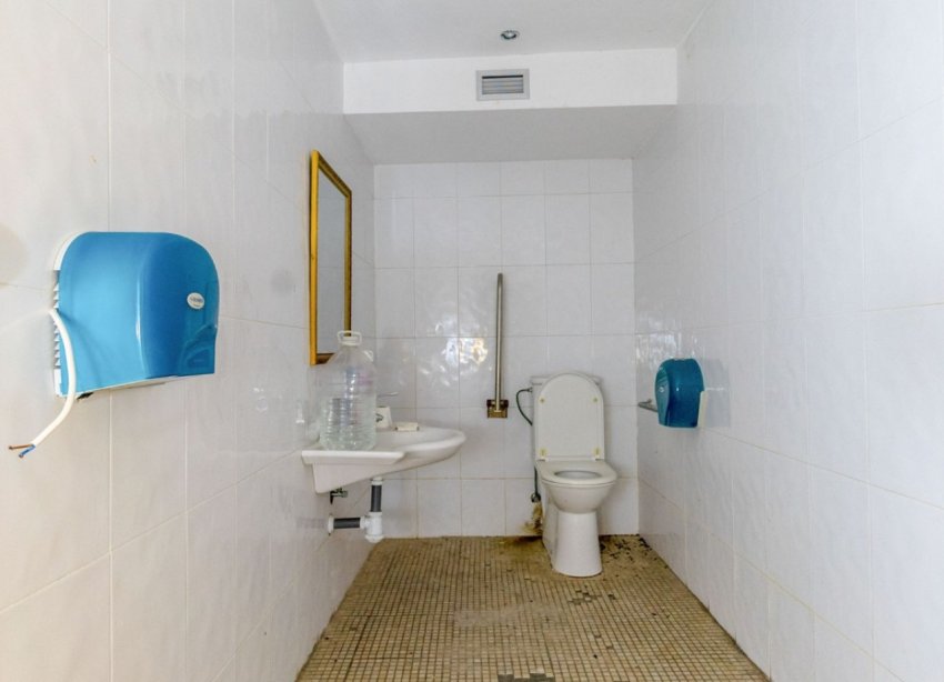 Resale - Commercial premises / Commercial unit / Retail space - Torrevieja