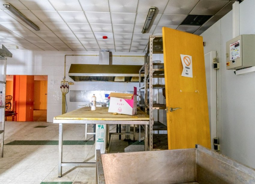 Resale - Commercial premises / Commercial unit / Retail space - Torrevieja