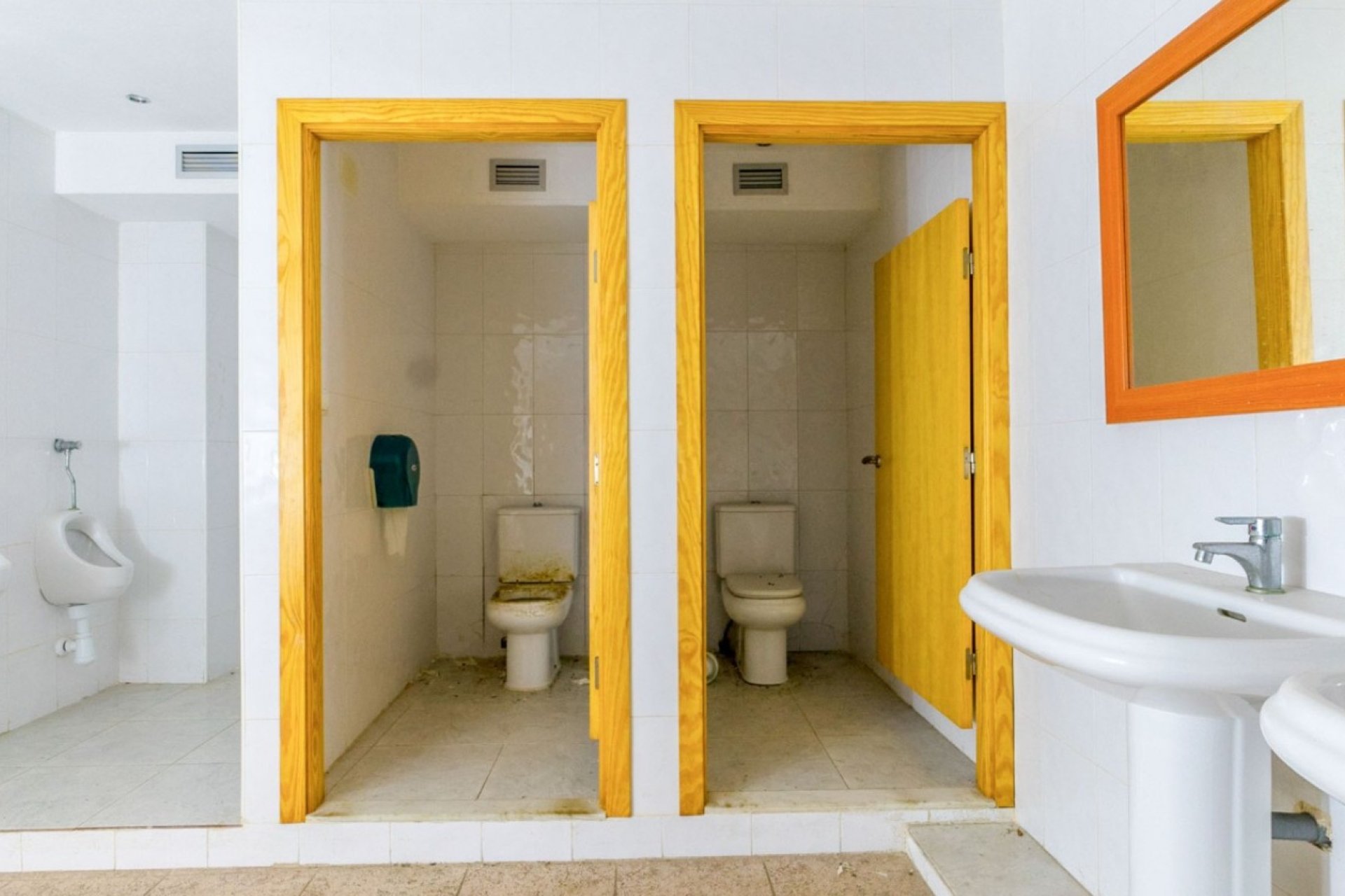 Resale - Commercial premises / Commercial unit / Retail space - Torrevieja