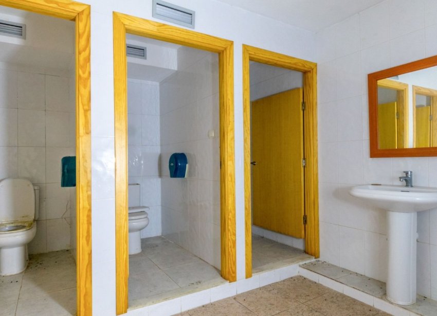 Resale - Commercial premises / Commercial unit / Retail space - Torrevieja