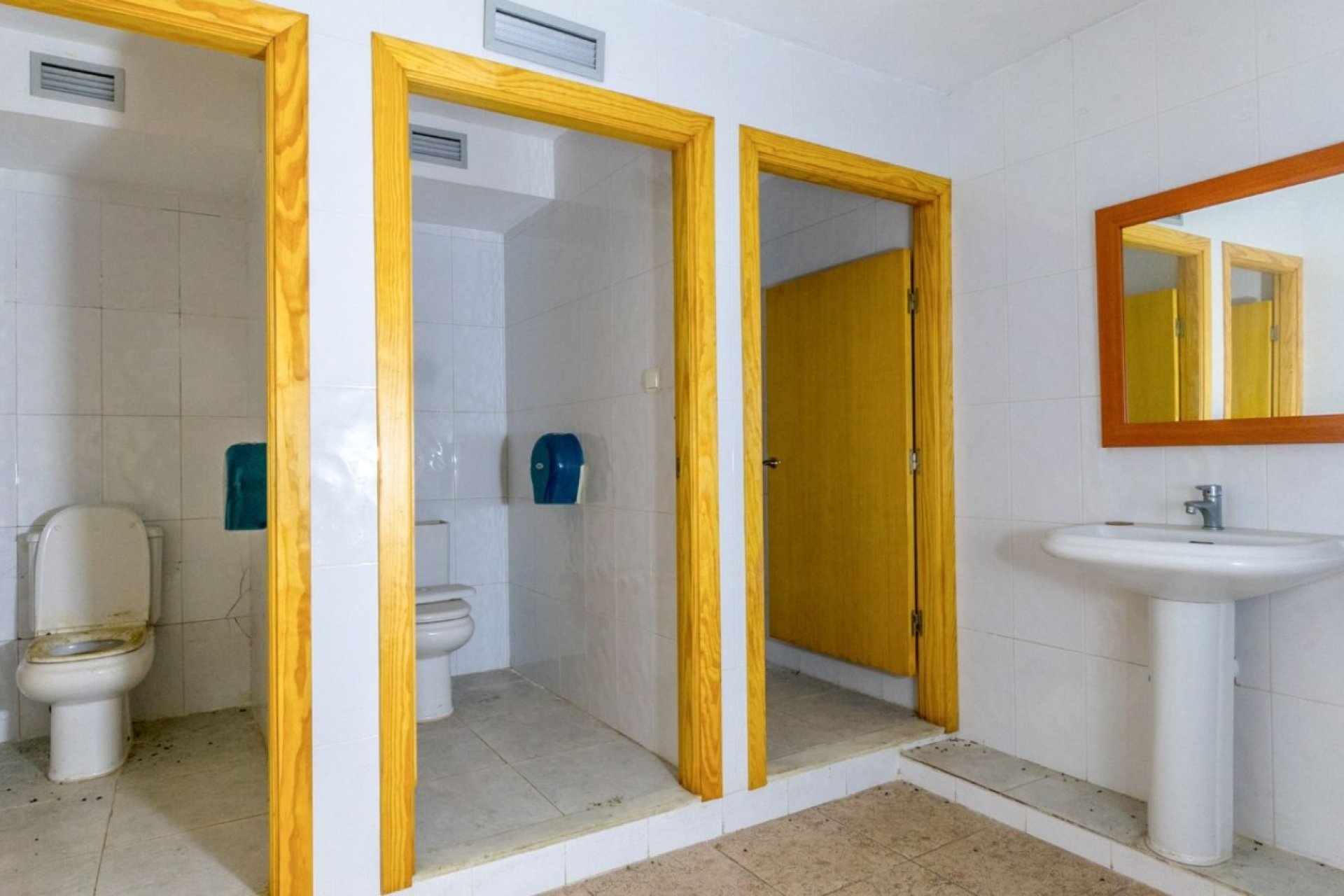 Resale - Commercial premises / Commercial unit / Retail space - Torrevieja