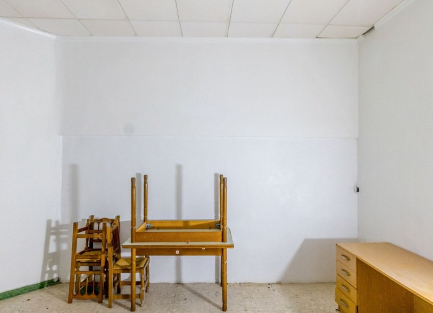 Resale - Commercial premises / Commercial unit / Retail space - Torrevieja