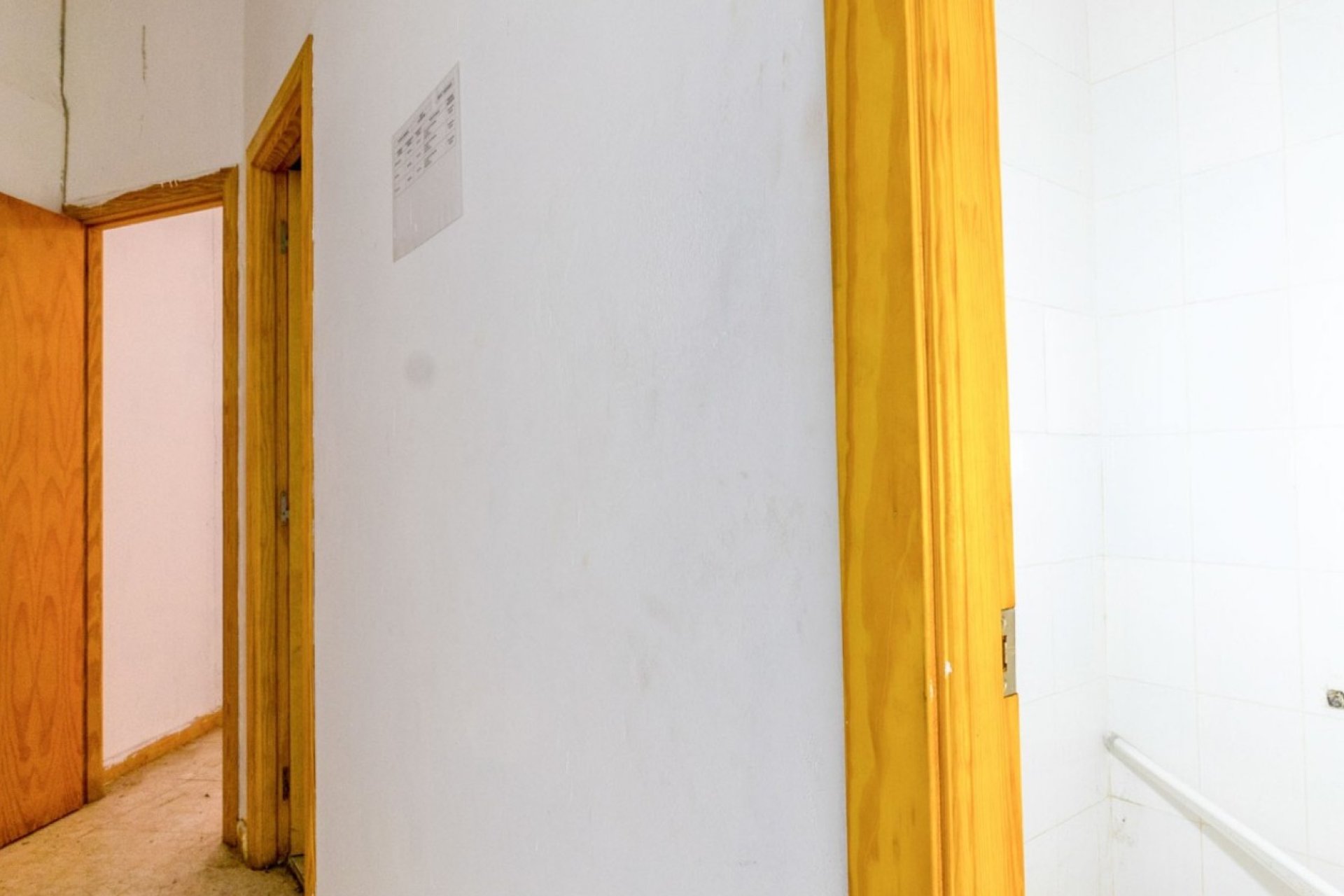 Resale - Commercial premises / Commercial unit / Retail space - Torrevieja