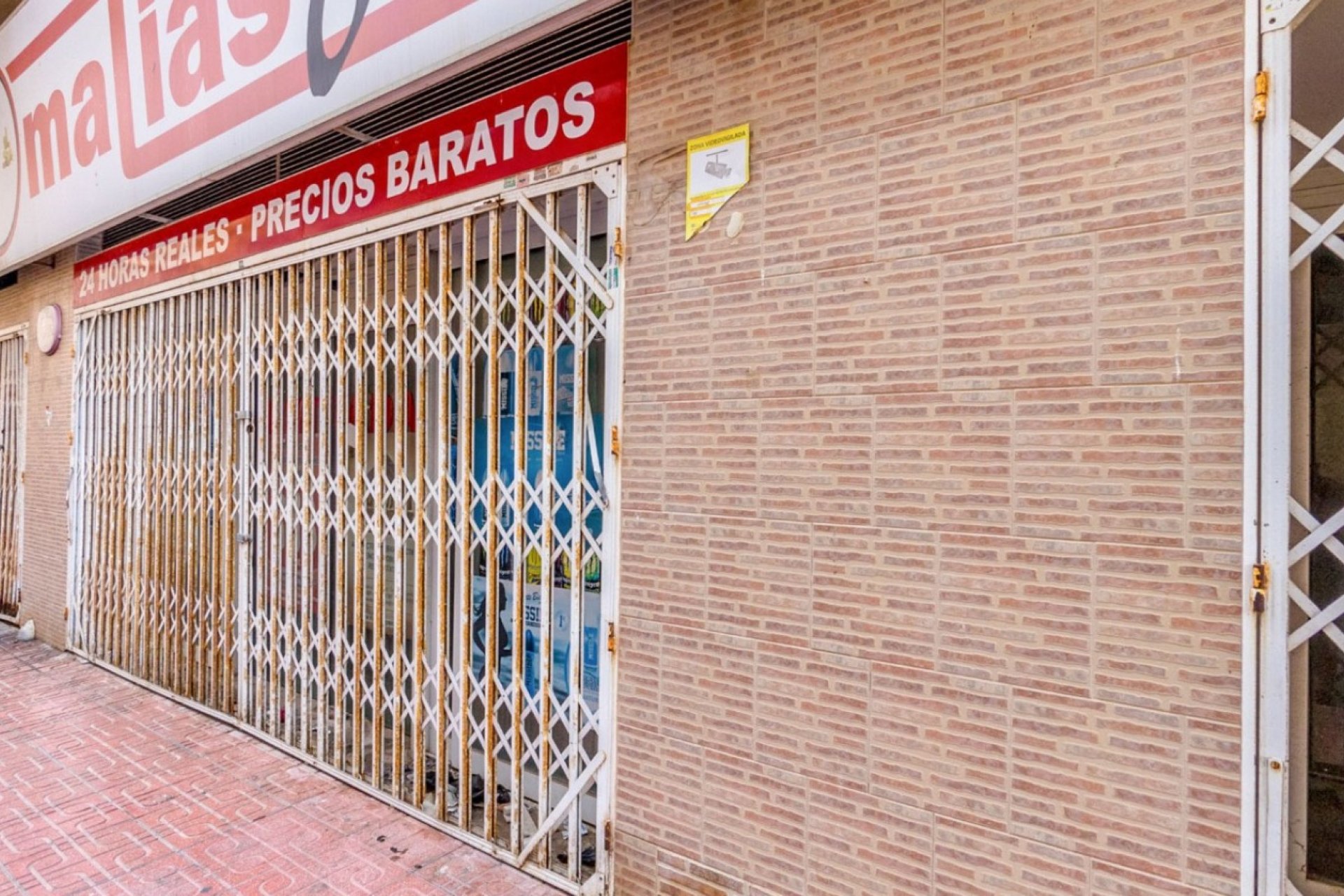 Resale - Commercial premises / Commercial unit / Retail space - Torrevieja