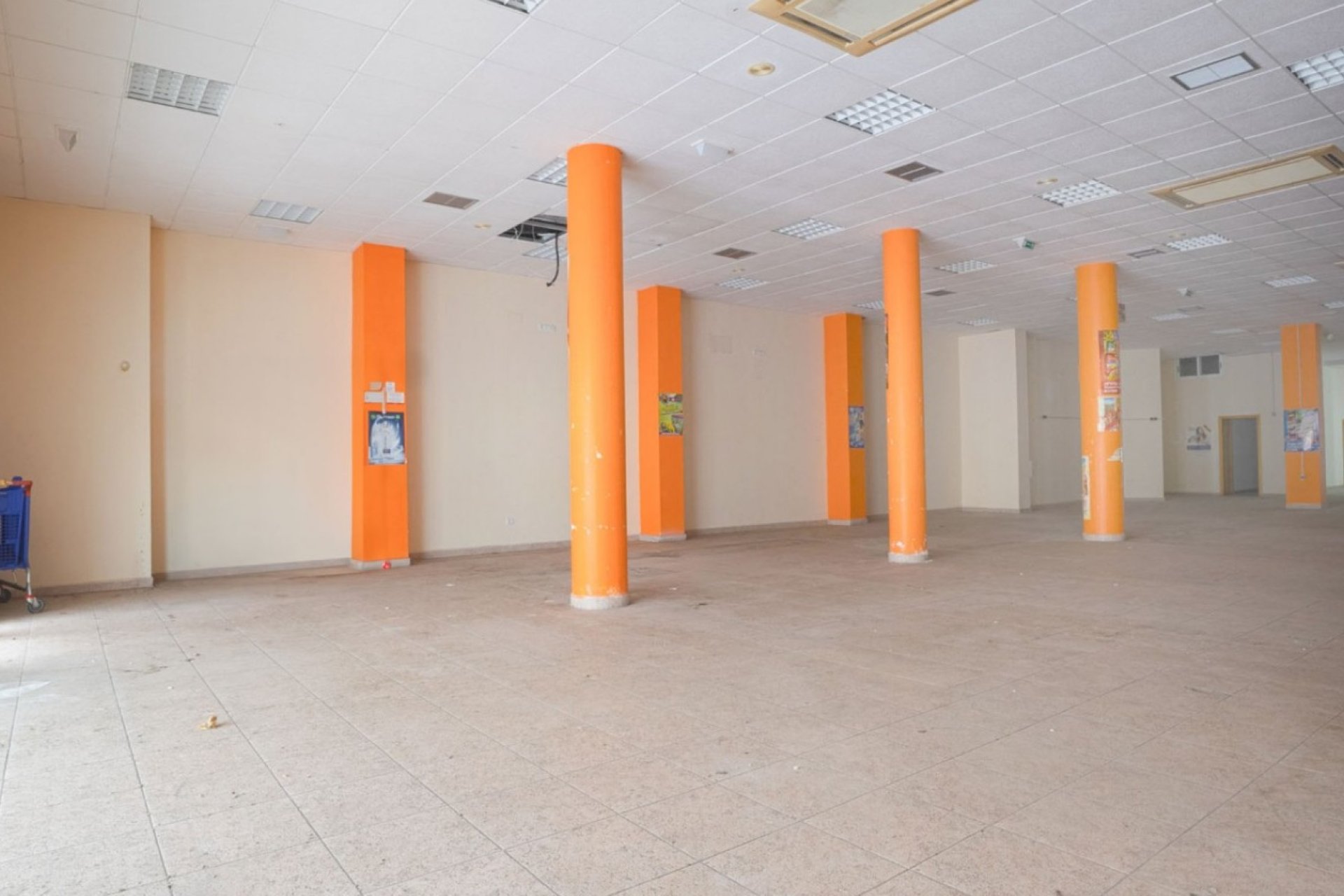 Resale - Commercial premises / Commercial unit / Retail space - Torrevieja