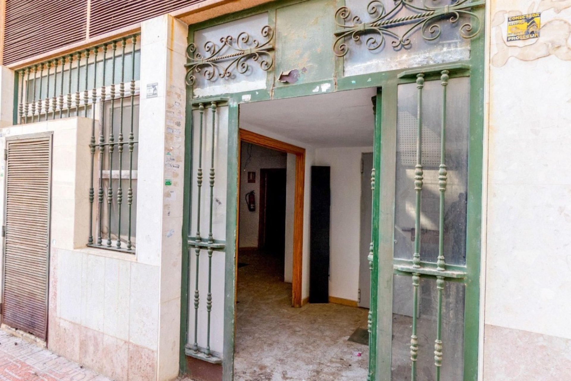 Resale - Commercial premises / Commercial unit / Retail space - Torrevieja