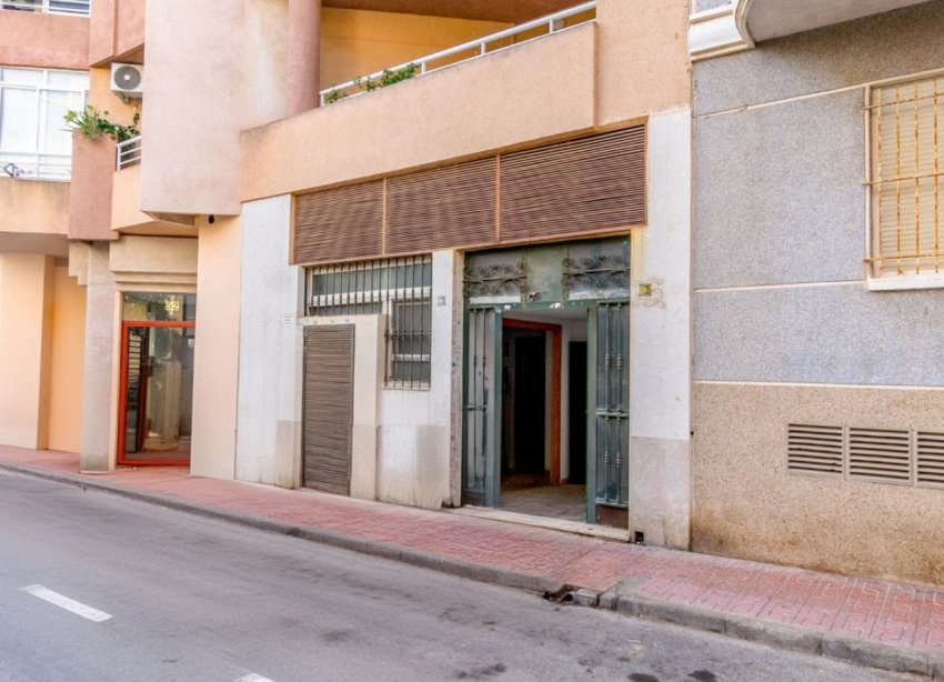 Resale - Commercial premises / Commercial unit / Retail space - Torrevieja