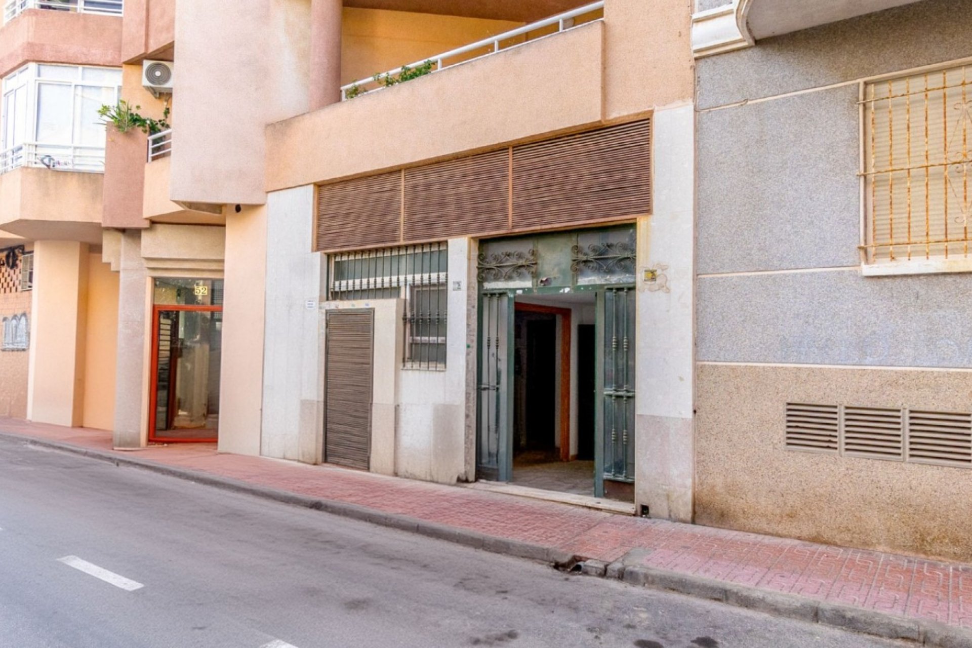 Resale - Commercial premises / Commercial unit / Retail space - Torrevieja