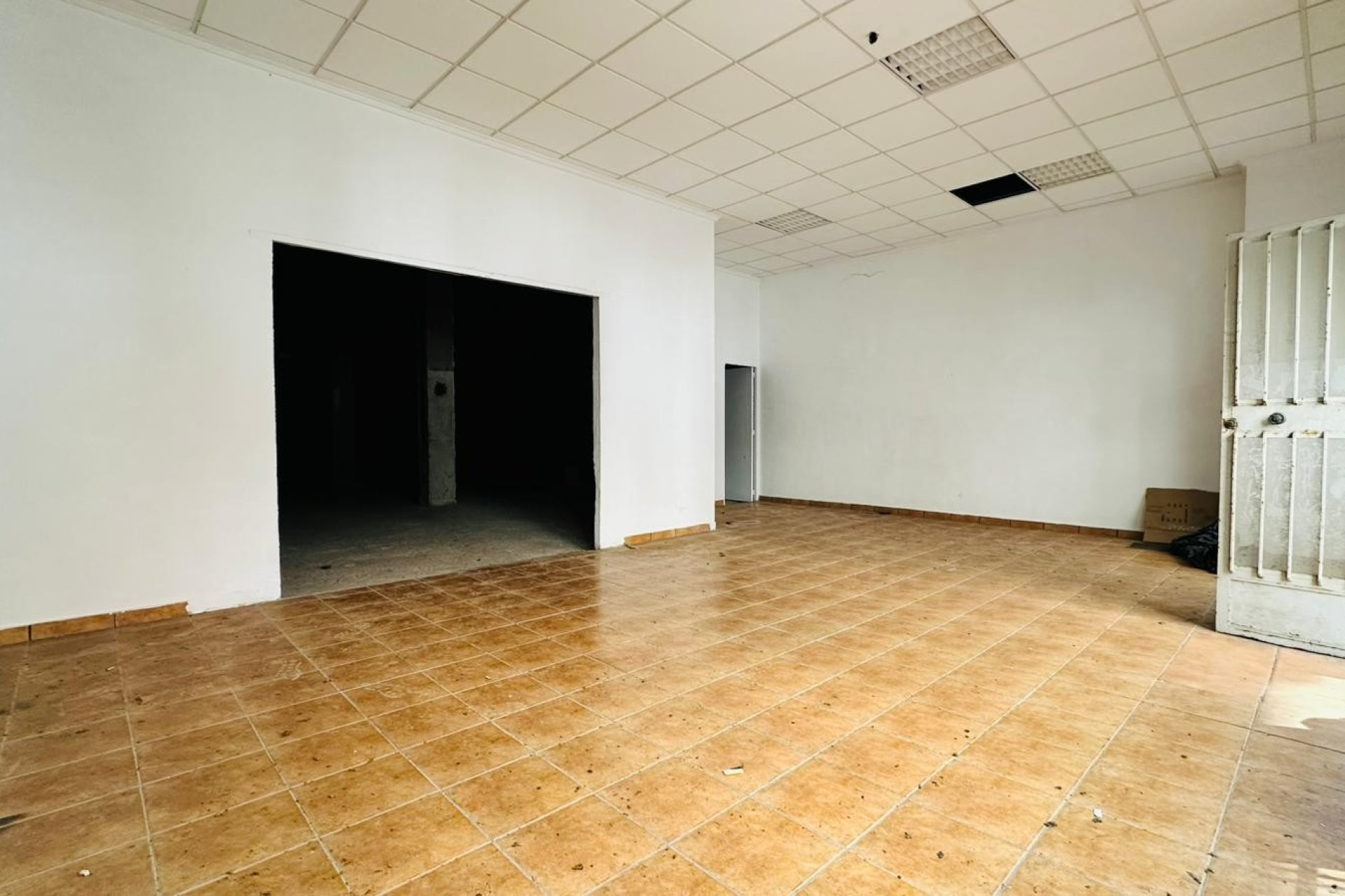 Resale - Commercial premises / Commercial unit / Retail space - Torrevieja