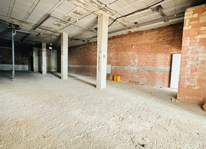 Resale - Commercial premises / Commercial unit / Retail space - Torrevieja