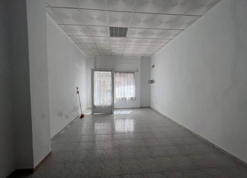 Resale - Commercial premises / Commercial unit / Retail space - Torrevieja