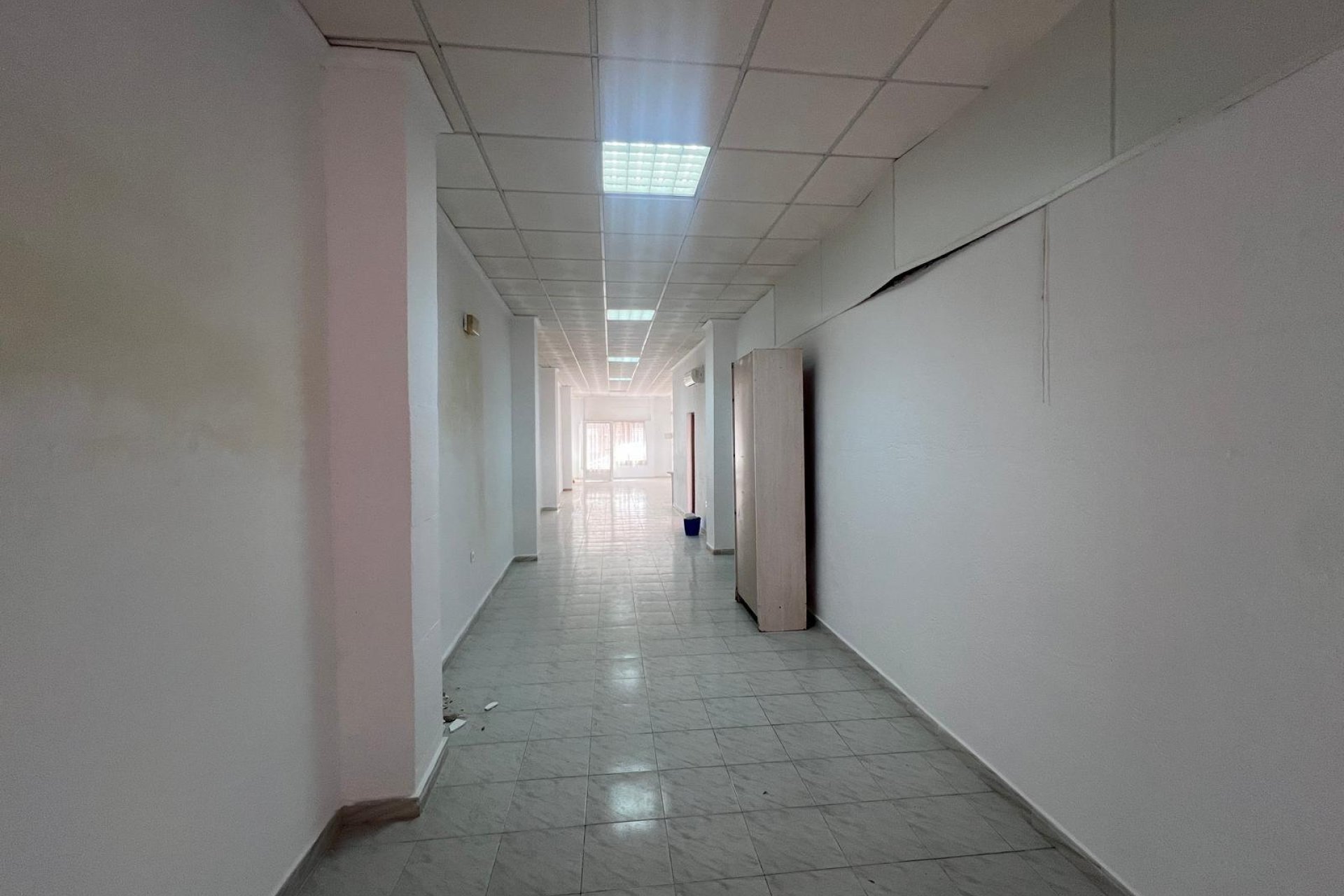 Resale - Commercial premises / Commercial unit / Retail space - Torrevieja