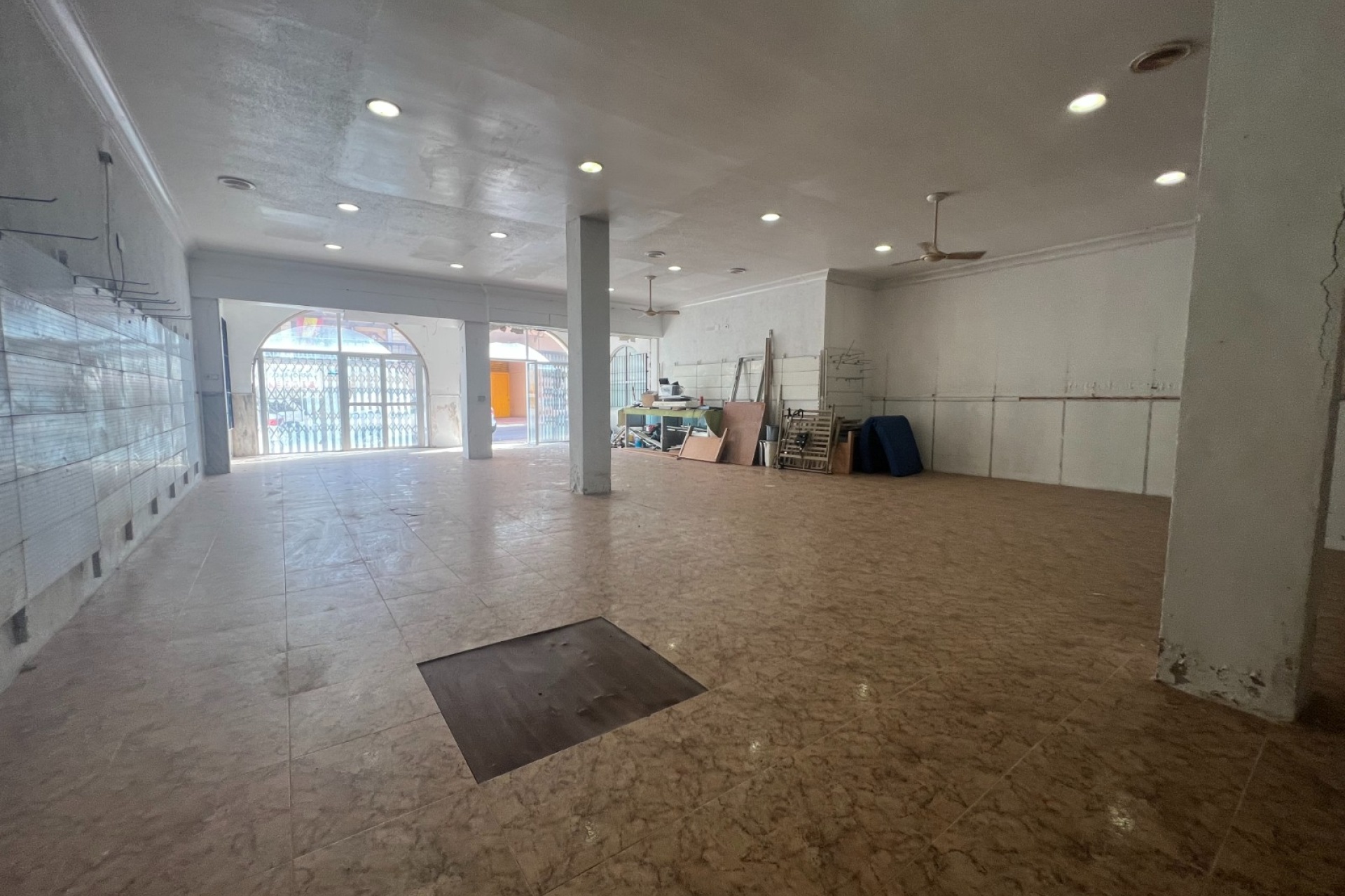 Resale - Commercial space - Guardamar del Segura - Cervantes
