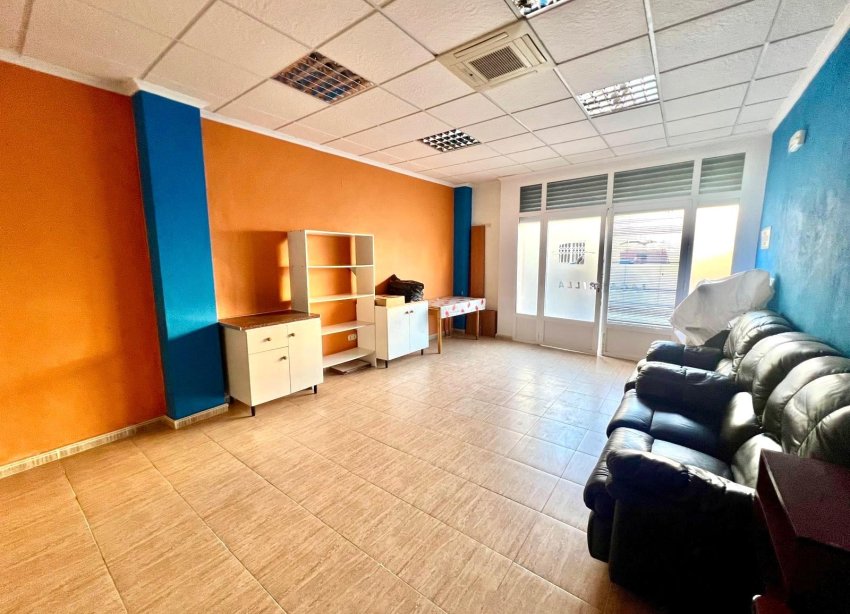 Resale - Commercial Unit - Jacarilla