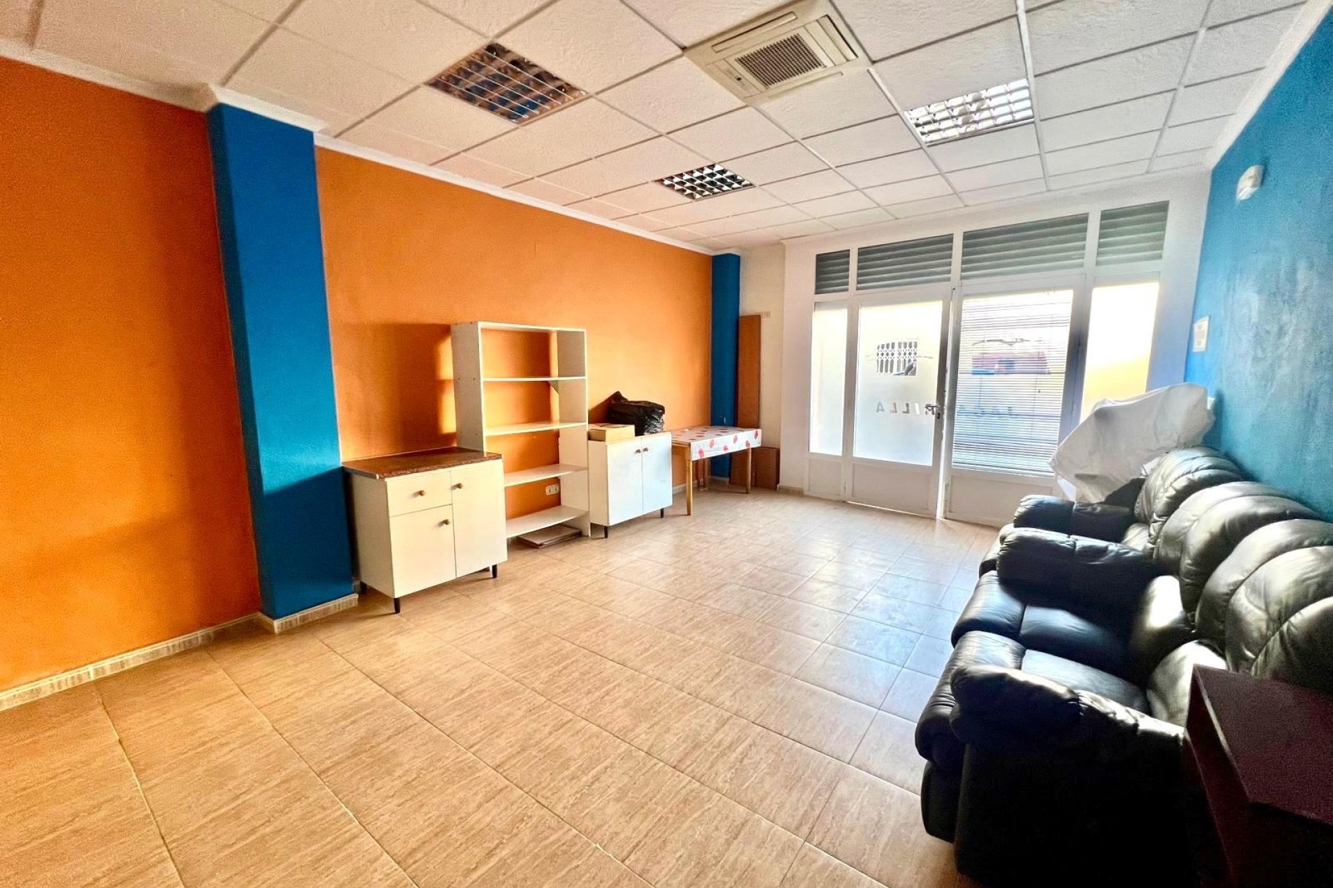 Resale - Commercial Unit - Jacarilla