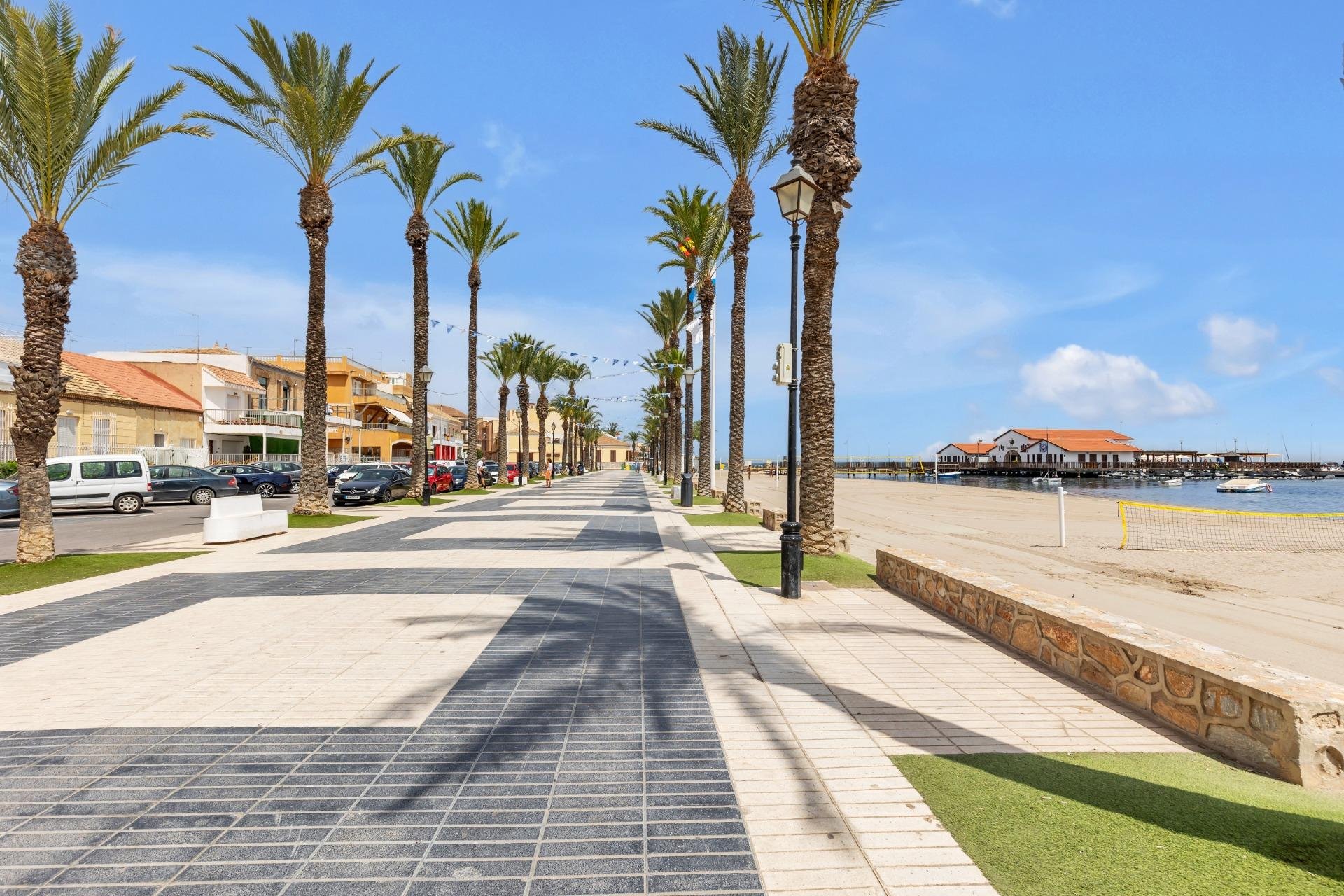 Resale - Duplex / Two-storey apartment - Los Alcazares - Centro