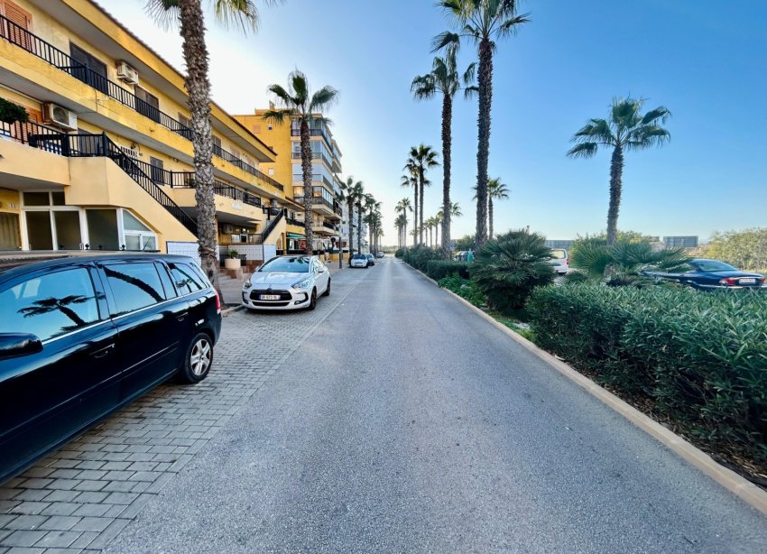 Resale - Duplex / Two-storey apartment - Torrevieja - La Mata