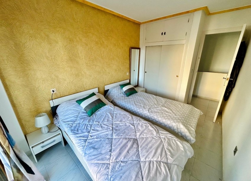 Resale - Duplex / Two-storey apartment - Torrevieja - La Mata