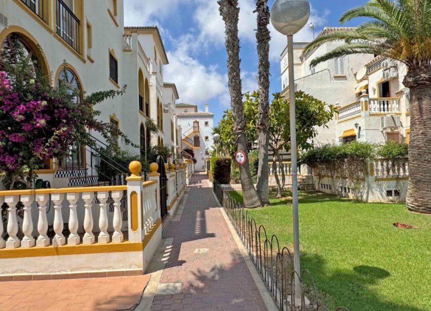 Resale - Duplex / Two-storey apartment - Torrevieja - La Mata