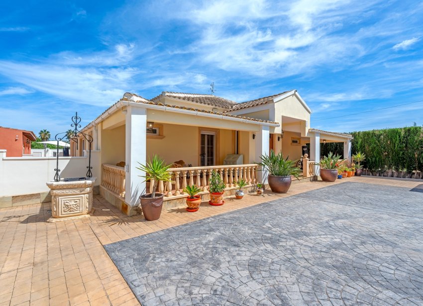Resale - Estate / Farm / Plot - Almoradí - Las Heredades