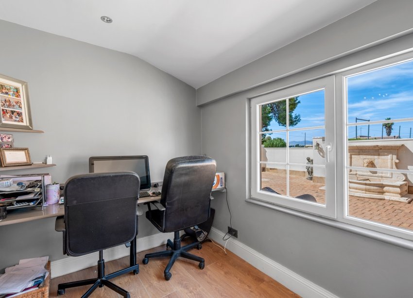 Resale - Estate / Farm / Plot - Almoradí - Las Heredades