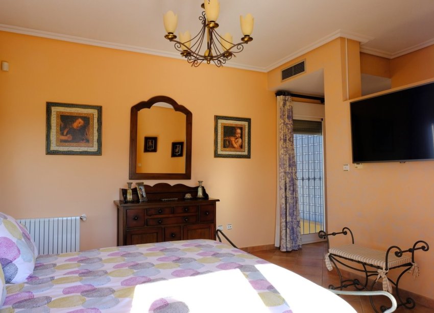 Resale - Estate / Farm / Plot - Orihuela