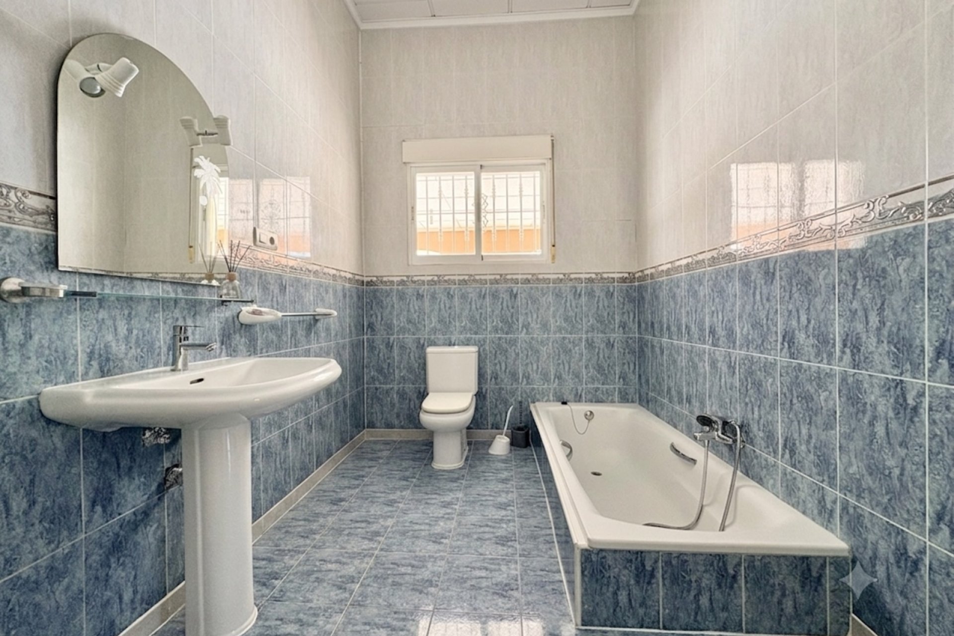 Resale - Farm Estate / Country Property - Dolores