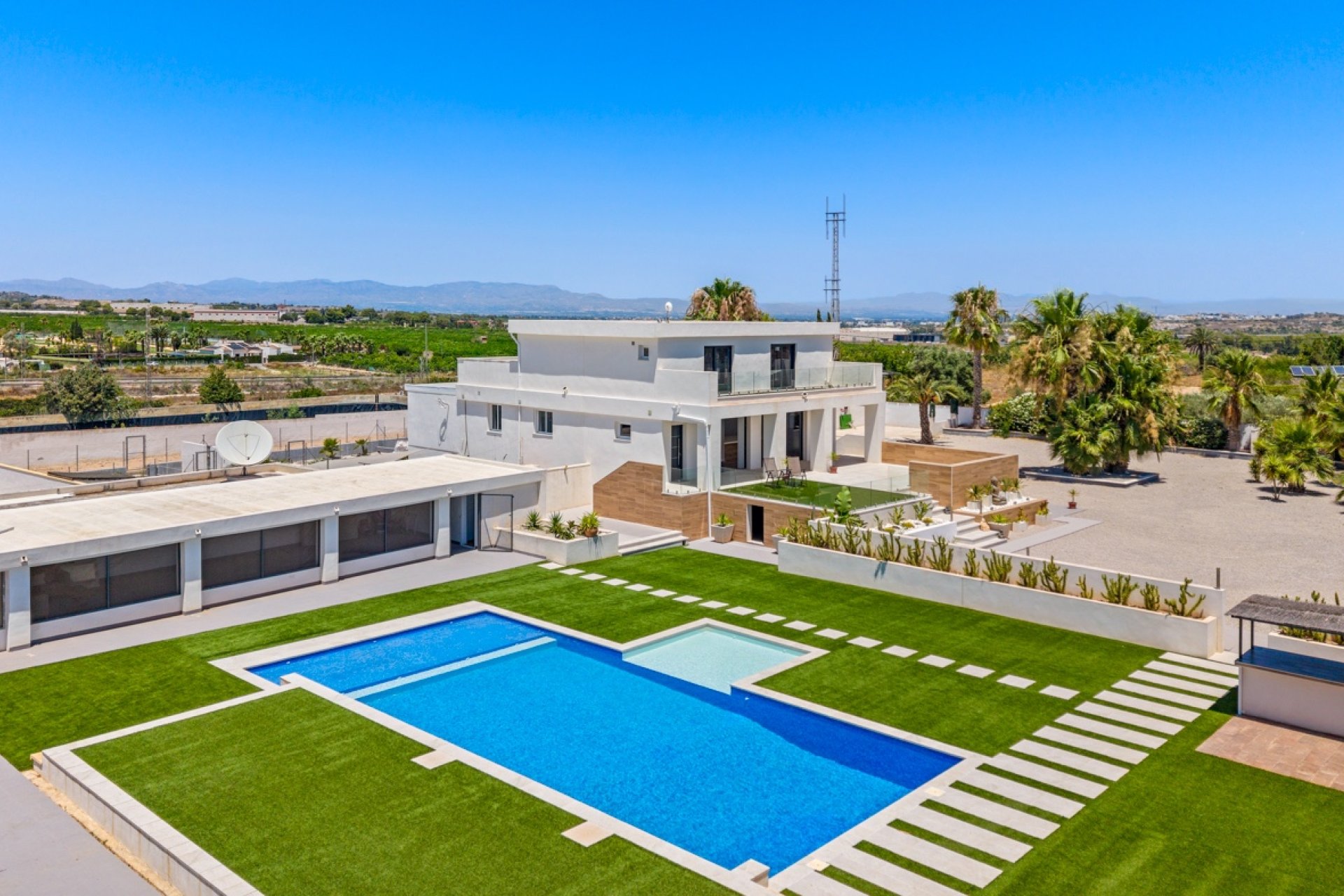 Resale - Farm Estate / Country Property - Los Montesinos - La Herrada