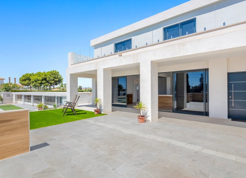 Resale - Farm Estate / Country Property - Los Montesinos - La Herrada