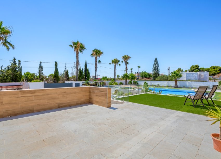 Resale - Farm Estate / Country Property - Los Montesinos - La Herrada