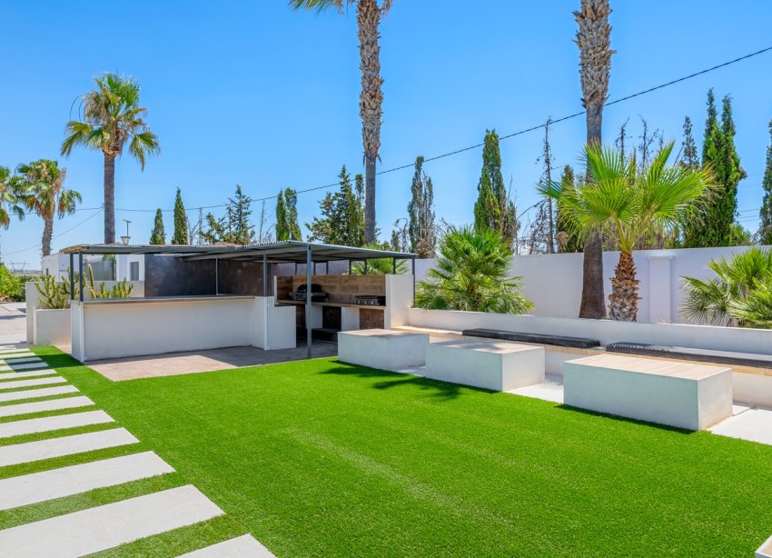 Resale - Farm Estate / Country Property - Los Montesinos - La Herrada