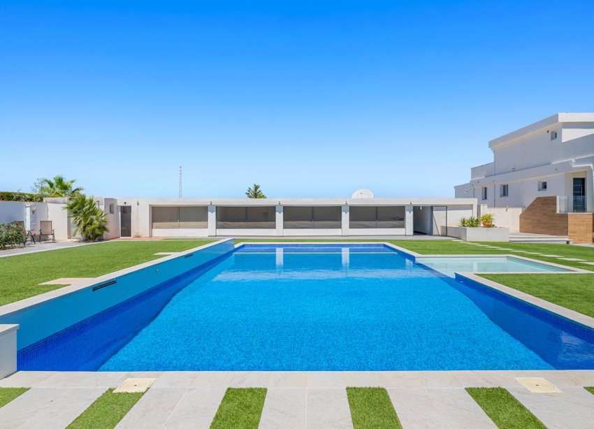 Resale - Farm Estate / Country Property - Los Montesinos - La Herrada