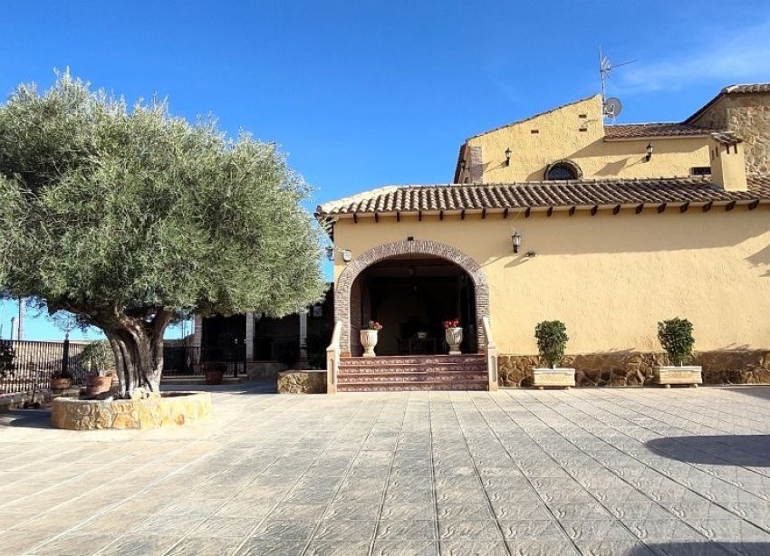 Resale - Farm Estate / Country Property - Orihuela
