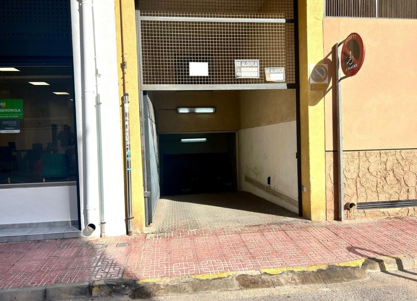 Resale - Parking Space / Garage - Torrevieja - Centro