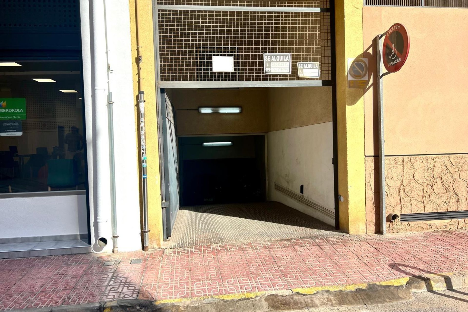 Resale - Parking Space / Garage - Torrevieja - Centro