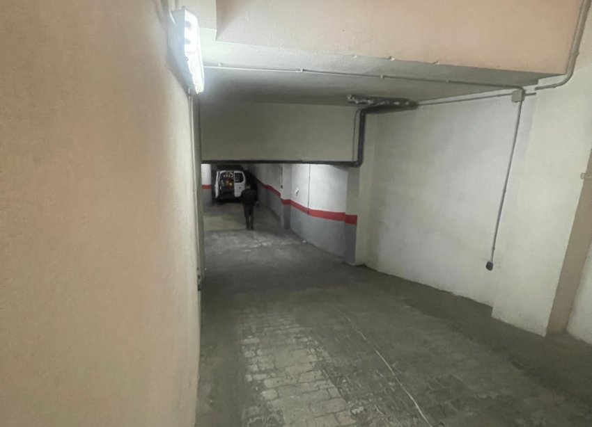 Resale - Parking Space / Garage - Torrevieja - Centro