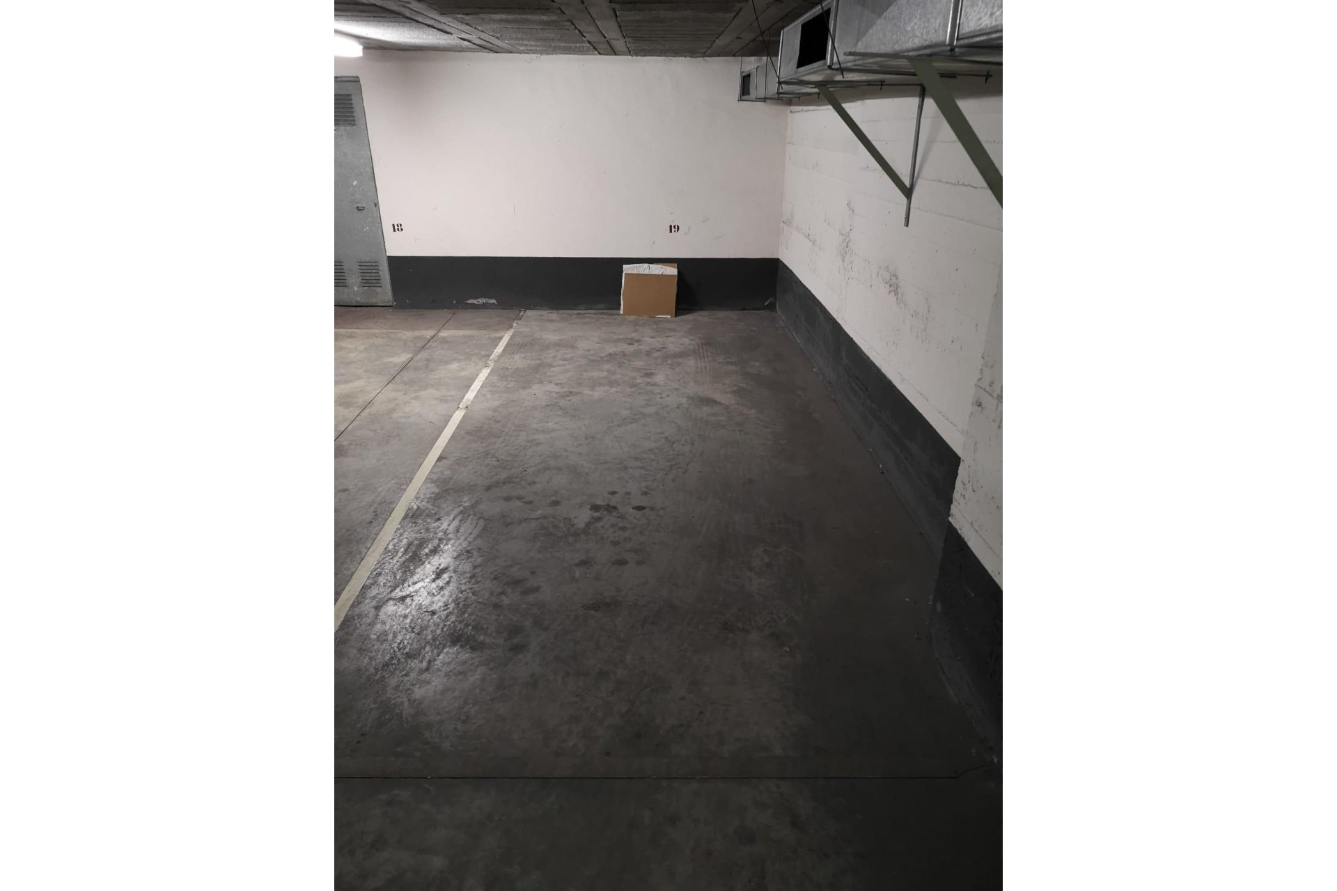 Resale - Parking Space / Garage - Torrevieja - Playa del cura