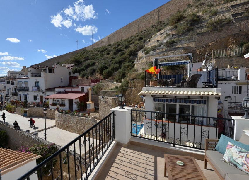 Resale - Terraced house / Townhouse - Alicante