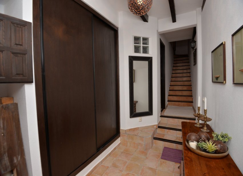 Resale - Terraced house / Townhouse - Alicante