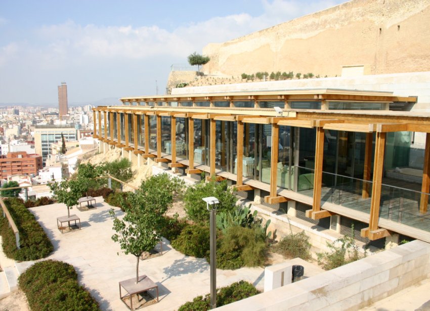 Resale - Terraced house / Townhouse - Alicante