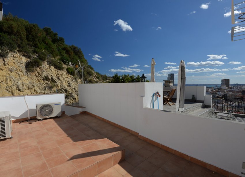 Resale - Terraced house / Townhouse - Alicante