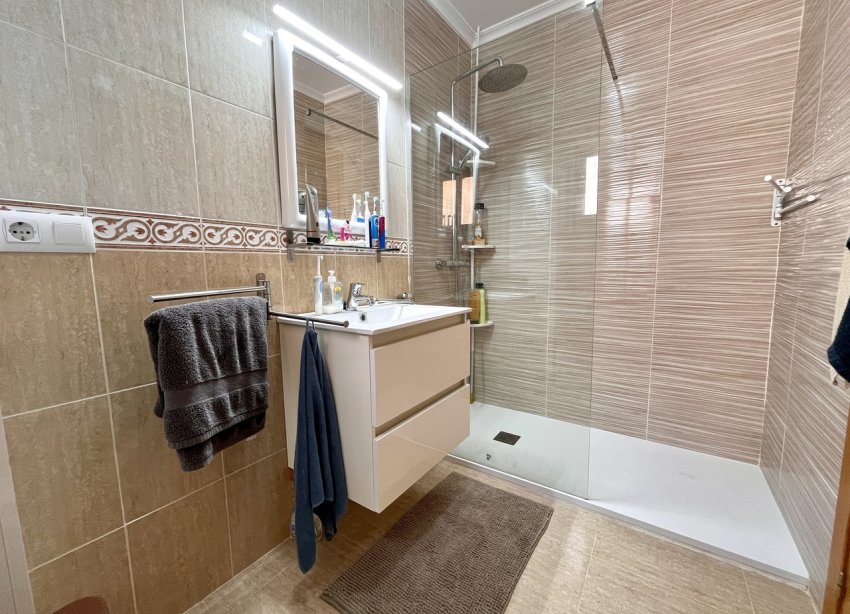 Resale - Terraced house / Townhouse - Avileses