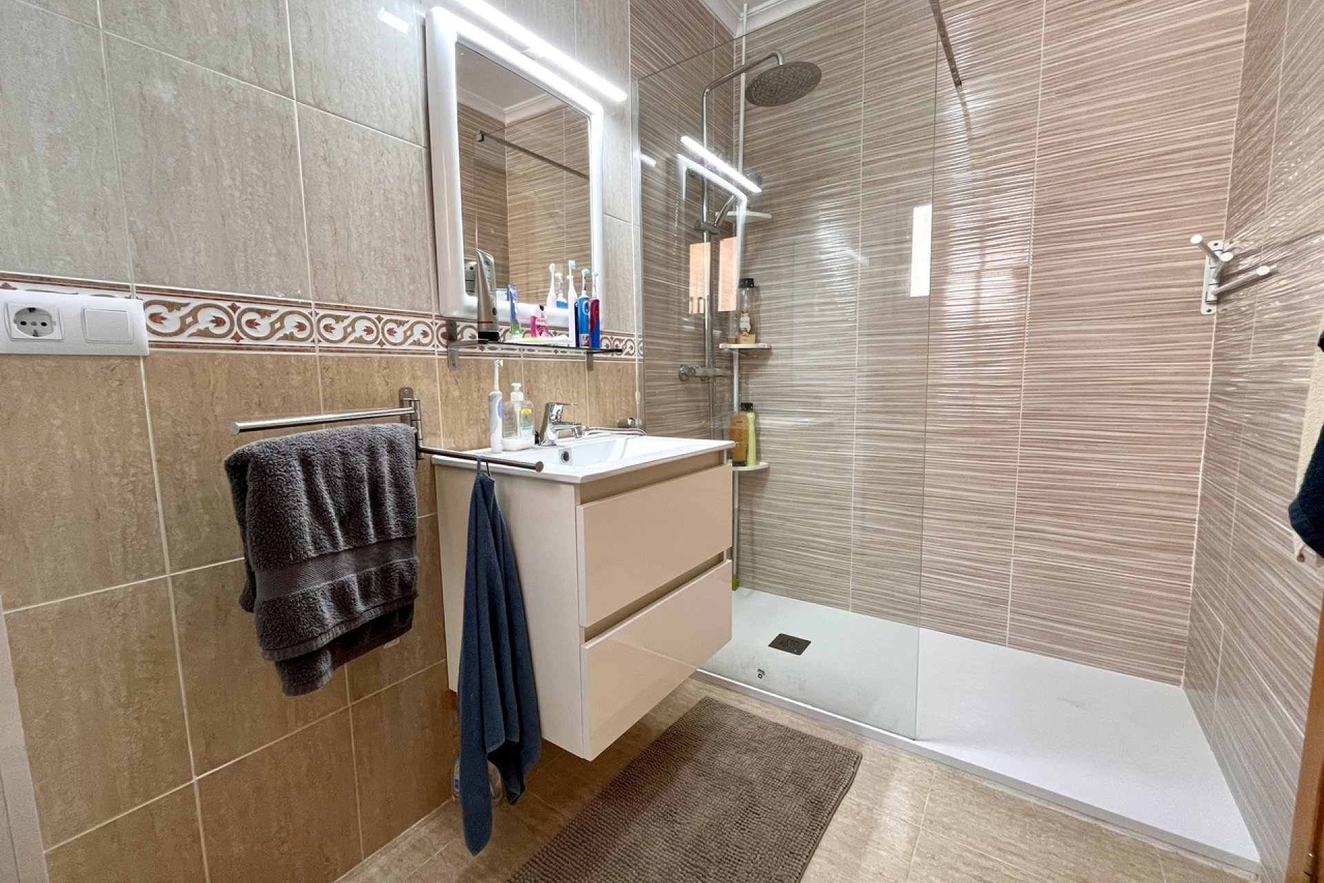 Resale - Terraced house / Townhouse - Avileses