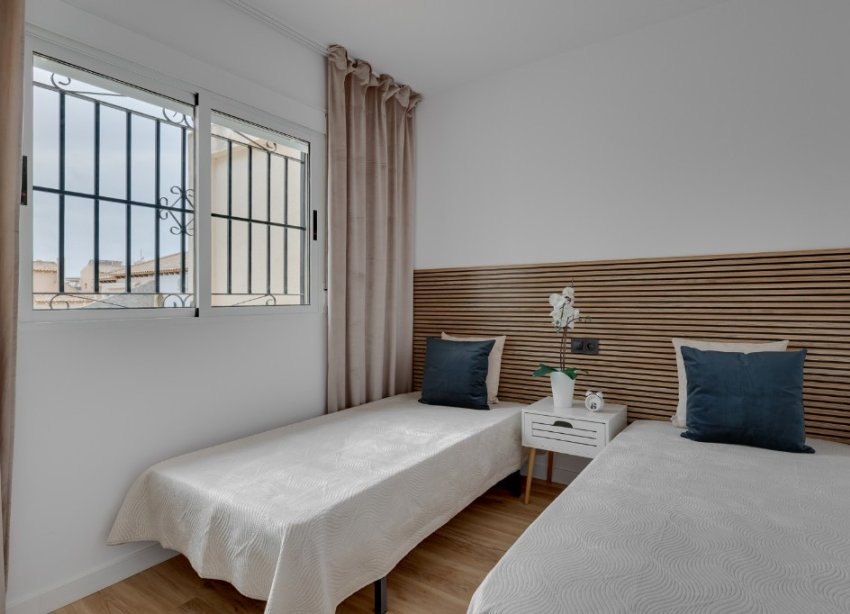 Resale - Terraced house / Townhouse - Costa Blanca - Orihuela Costa