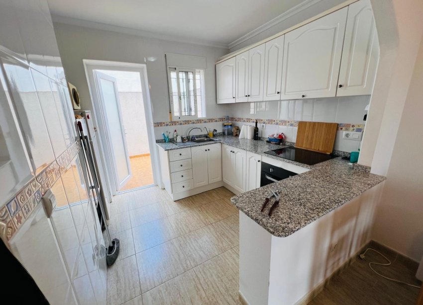 Resale - Terraced house / Townhouse - Daya Nueva