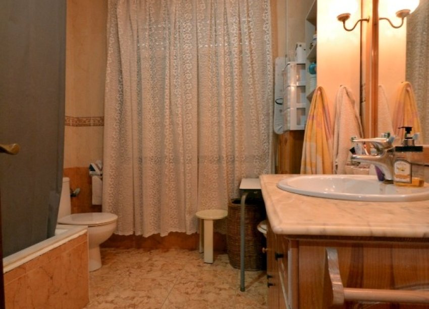 Resale - Terraced house / Townhouse - Guardamar del Segura - MERCADONA