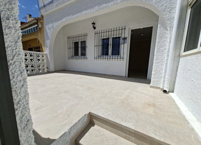 Resale - Terraced house / Townhouse - La Marina - La Marina - Urbanization