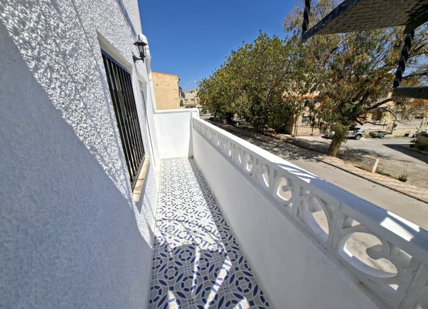 Resale - Terraced house / Townhouse - La Marina - La Marina - Urbanization