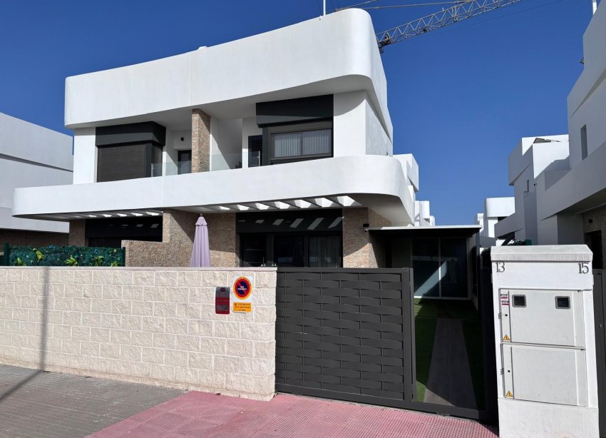 Resale - Terraced house / Townhouse - Los Montesinos - La Herada
